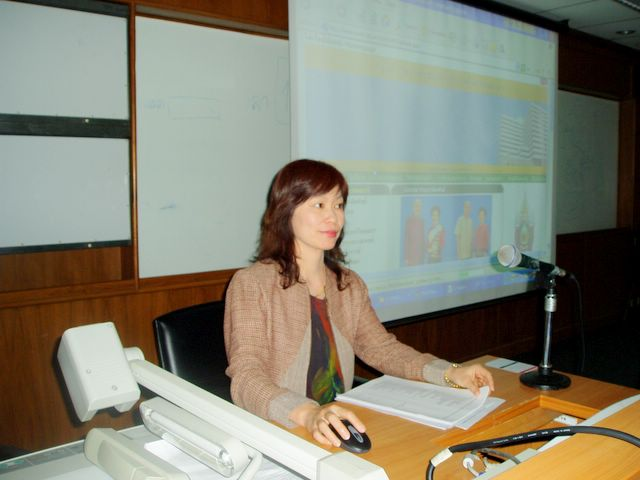 หัวหน้างานห้องสมุด นำทีมออก Road Show ณ ภาควิชากุมารเวชศาสตร์ คณะแพทยศาสตร์โดยมี นางชมพูนุช บุญญวรรณ เป็นวิทยากรบรรยายในหัวข้อ”การสืบค้นฐานข้อมูลทางการแพทย์”