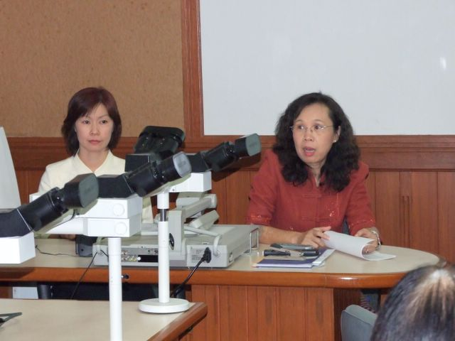 หัวหน้างานห้องสมุด นำทีมออก Road Show ณ ภาควิชาพยาธิวิทยา คณะแพทยศาสตร์โดยมี นางชมพูนุช บุญญวรรณ เป็นวิทยากรบรรยายในหัวข้อ”การสืบค้นฐานข้อมูลทางการแพทย์”