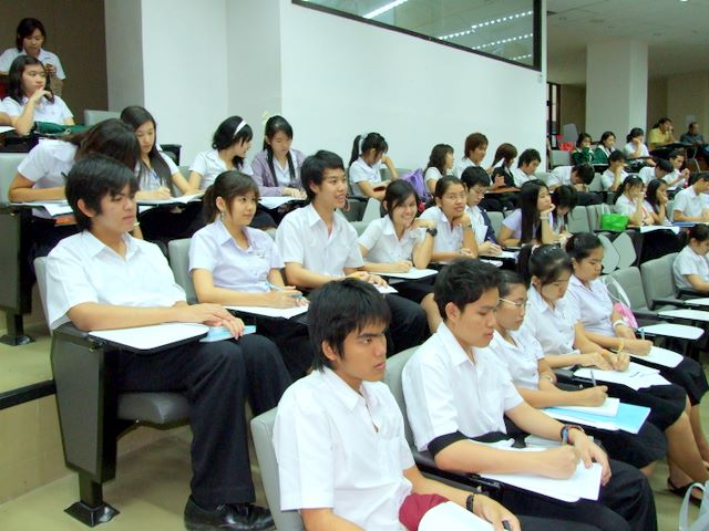 หัวหน้างานห้องสมุด นำทีมบรรยายเรื่อง “Information Technology”ให้กับ นักศึกษาแพทย์ชั้นปีที่ 1