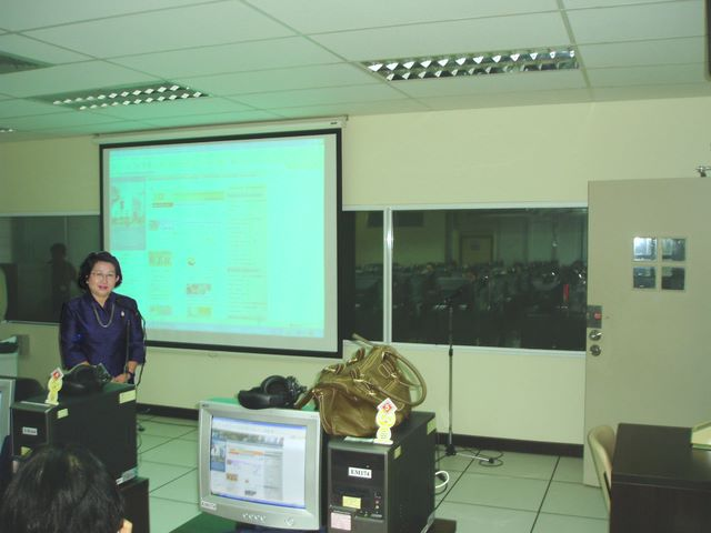 กลุ่มสถาบันแพทยศาสตร์แห่งประเทศไทยโดยห้องสมุดคณะแพทยศาสตร์ มช. ร่วมกับ บริษัทบุ๊คโปรโมชั่น แอนด์เซอร์วิส จำกัดจัด “ฝึกอบรมเชิงปฏิบัติการฐานข้อมูลอิเล็กทรอนิกส์ เพื่อการสืบค้น”