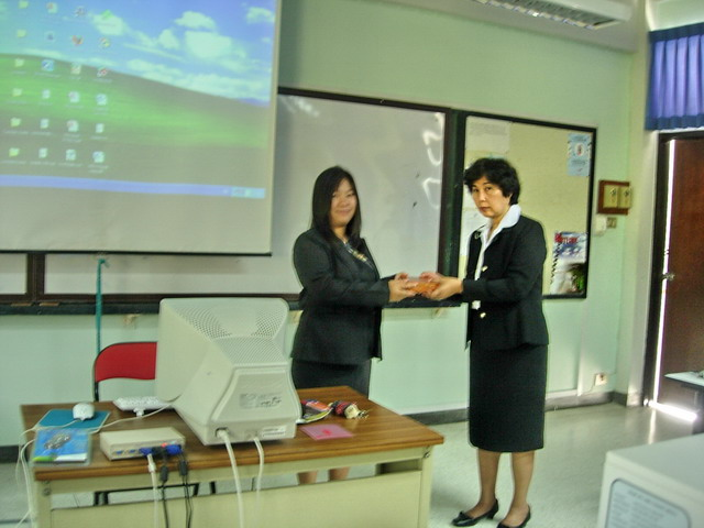 บรรยายพิเศษในหัวข้อเรื่อง “ระบบการจัดหมู่หนังสือระบบ NLM “วิทยากรโดย นางสาวเพียงขอบฟ้า อินทร์สัน