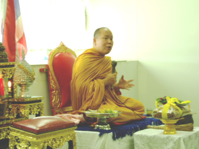 บุคลากรห้องสมุดจัดพิธีทำบุญ ฟังธรรมะบรรยาย และสนทนาธรรม