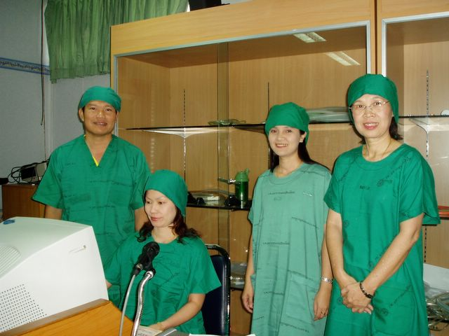 หัวหน้างานห้องสมุด นำทีมออก Road Show ณ ภาควิชาวิสัญญีวิทยา คณะแพทยศาสตร์โดยมี นางชมพูนุช บุญญวรรณ เป็นวิทยากรบรรยายในหัวข้อ”การสืบค้นฐานข้อมูลทางการแพทย์”