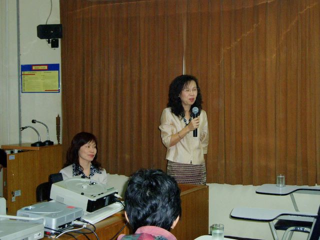 หัวหน้างานห้องสมุด นำทีมออก Road Show ณ ภาควิชาเวชศาสตร์ฟื้นฟู คณะแพทยศาสตร์โดยมี นางชมพูนุช บุญญวรรณ เป็นวิทยากรบรรยายในหัวข้อ”การสืบค้นฐานข้อมูลทางการแพทย์”