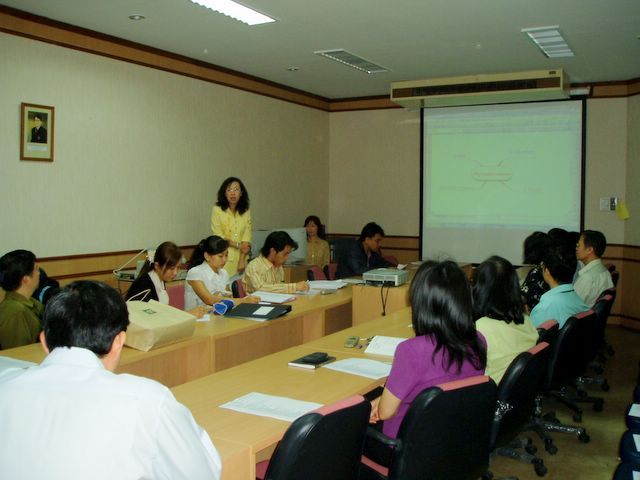 หัวหน้างานห้องสมุด นำทีมออก Road Show ณ ภาควิชากายวิภาคศาสตร์ คณะแพทยศาสตร์โดยมี นางชมพูนุช บุญญวรรณ เป็นวิทยากรบรรยายในหัวข้อ”การสืบค้นฐานข้อมูลทางการแพทย์”