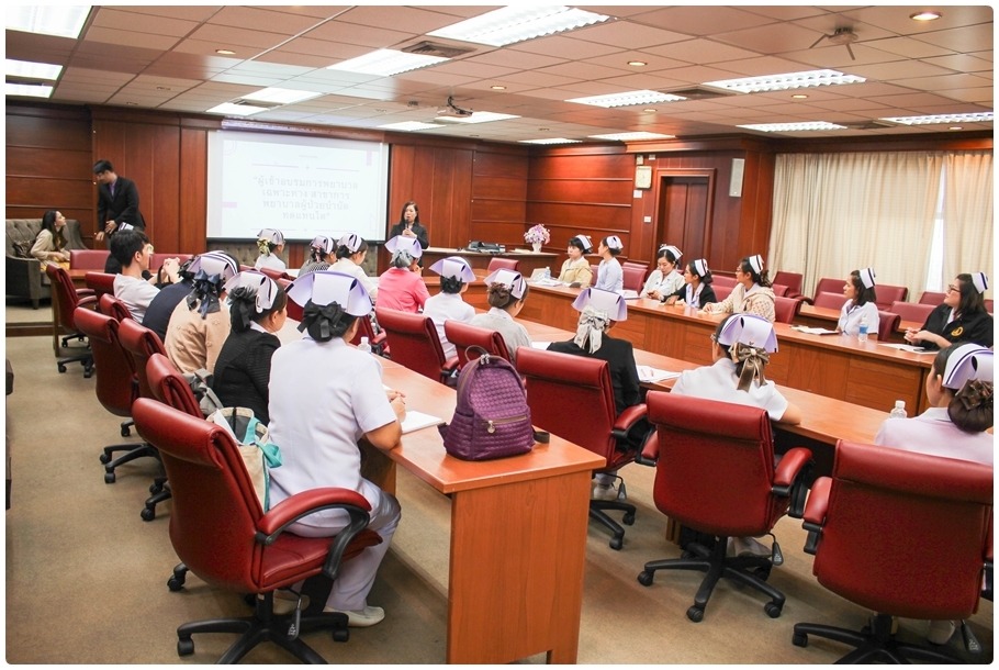 Nursing in Specific Training Program (Hemodialysis) visits Medical Library, CMU.