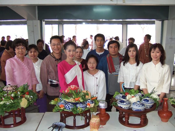 Medical Library,CMU.participadted in Faculty’s Songkran Festival Cerebration2010 and joined activities such as making culture food(Lab) Contest.