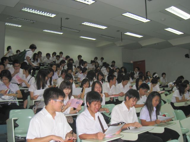 The Medical Library Give on Orentationto the 250 second yearmedical students .