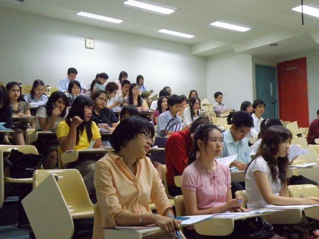 Lecture of “Library Services and Database Searching for Pre-ClinicGrauate Students ” .