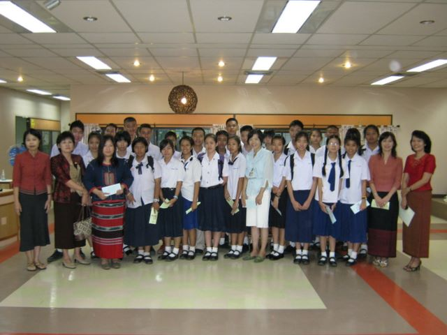 More than 30 school students who paticipate inMahidol Poem Contest visited and have touredaround library on Aug 28, 2009.