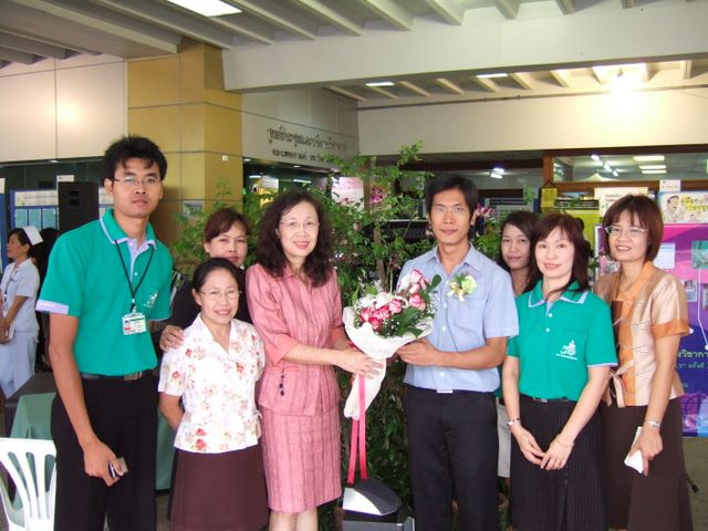 Library staff:Mr.Saranuwat Yodinta has received anEmployee Excellence Award from Fac Medicineand joins Mahidol Day Ceremony on Sep 24, 09