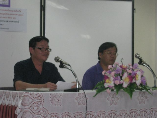 Mr.Kate T. and Mr.Kanongdej S., Stamp bar creaters showed how it done onKM activity at Center Library, CMU.