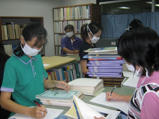 Library Cleaning Day : 23-25 Dec 2009, moving, shelving & cleaningto be neat and beautiful library.