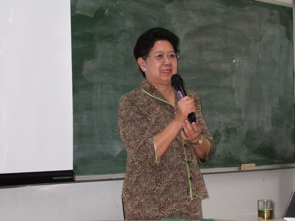 “Trend in Library Services” by Assist Prof. Darunee Na Lampang.