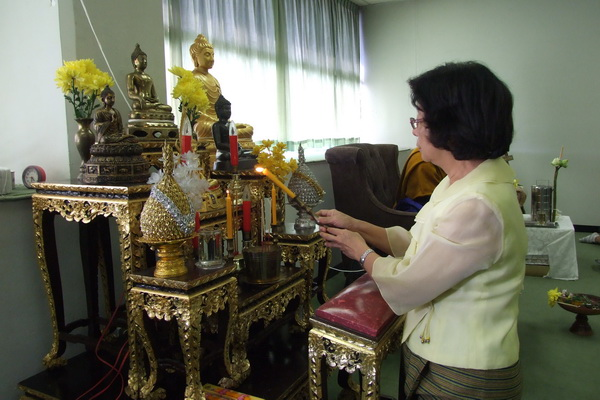 The library cerebrates New Year 2012 by make merit in Buddhism inthe morning along with small party among library’ personnels in the afternoon.
