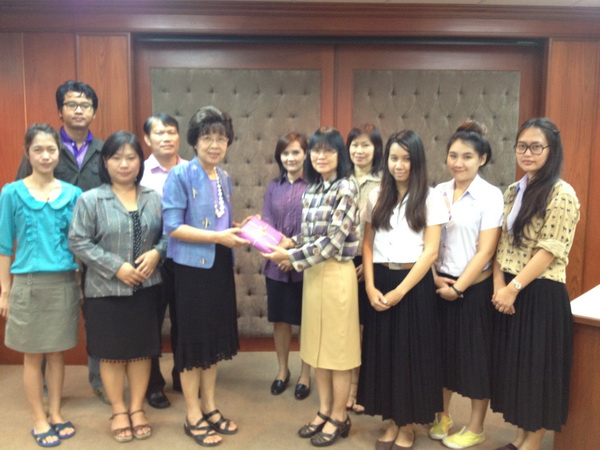 Lecturer of Information Study Division. Faculty of Humanities, CMU.visited the Medical Library for Student Internship Visiting.