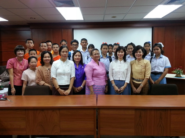 Welcome library visit for Mahidol Poem Contest Examinees.