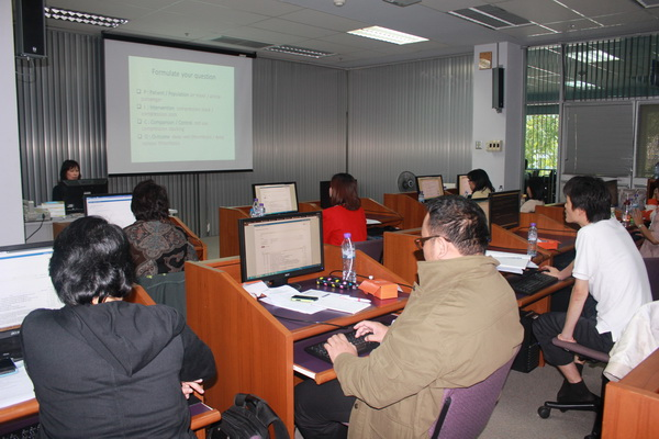 How to find evidences in PubMed Training for Researchers.