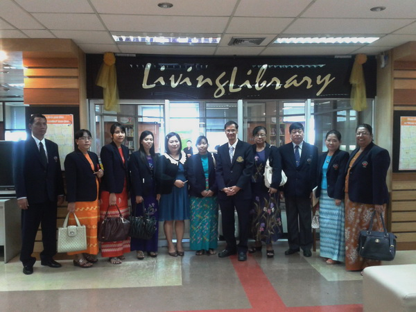 University of Medicine 2, Yangon, Myanmar visited Medical Library, CMU.