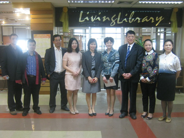 Assoc Prof Wu Xiaofei , Dr. Honggin Yang and academic staffsof Chengdu University, China visited the library.