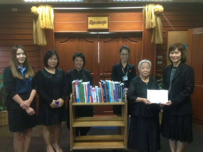Madame Banyen Aksornsri donated budget amount 47,598.05 baht to Medical Library for medical textbooks supplying.