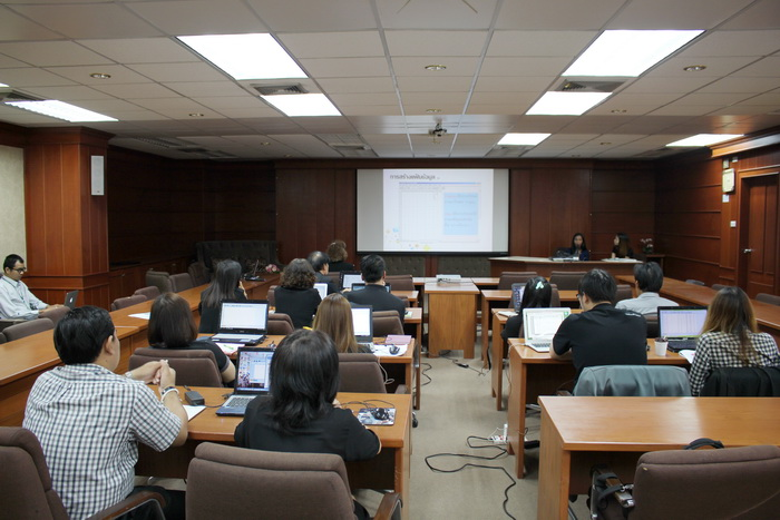 SPSS workshop for library staffs of Medical Library, CMU.