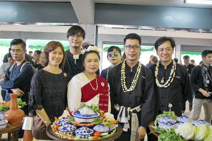 Medical Library participated in Songkran Festival of Faculty and pay respects to elders of library staffs.