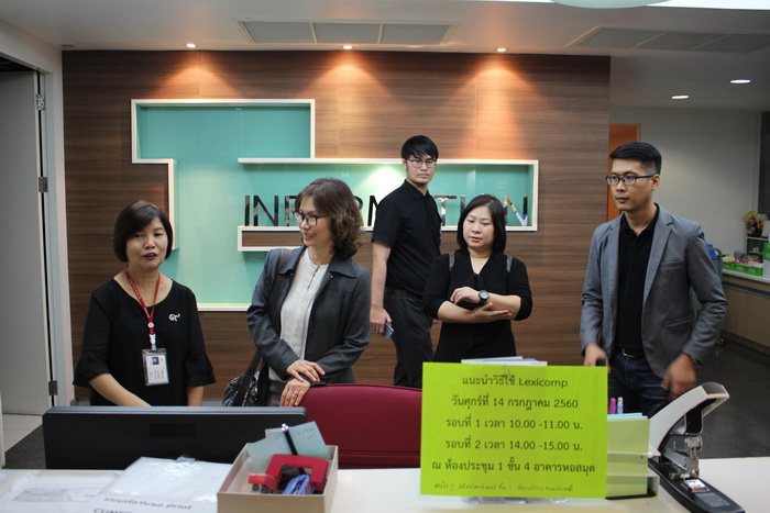 Chiang Mai Medical Library staffs visit Chulalongkorn Medical Library.