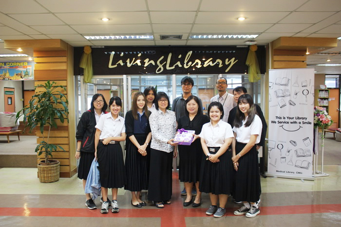 Instructor of Faculty of Humanity supervise student Internships at Medical Library, CMU.