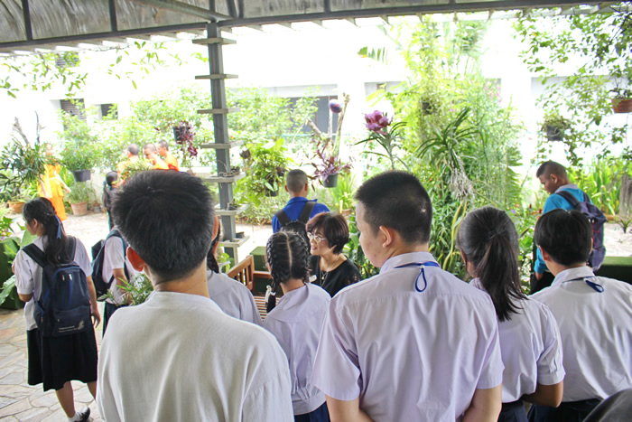 Library visit of students attended in 2017 Mahidol Poem Contest.