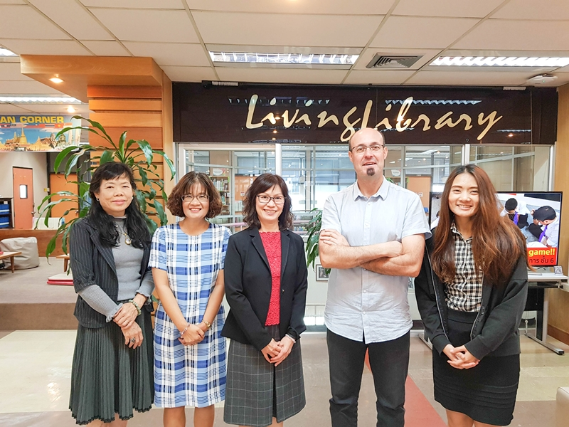Mr.Antonio Ruiz Moya from University of Granada visited Medical Library, CMU.