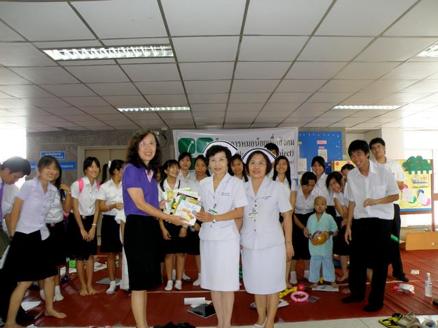 Medical Library, CMU. and the “Little Doctor Project” of CMU Medical StudentAssociation has joined together with 20 BEST@SET Corner : InvestmentHub Project on activity “Open up, Open SET Book on Child Patient Ward”