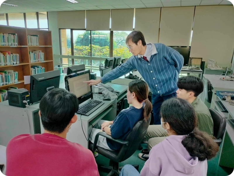 บรรยายให้ความรู้แก่นักศึกษาบัณฑิตศึกษา ภาควิชาพืชศาสตร์และปฐพีศาสตร์ คณะเกษตรศาสตร์ การจัดการเอกสารอ้างอิง (Reference) และการใช้โปรแกรมจัดการบรรณนุกรมสำเร็จรูป EndNote20