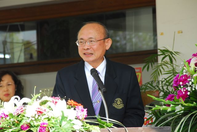 Medical Library, CMU celebrated its 50th anniversary withFaculty of Medicinehosted the 4th Medical Book Day which presided over the grand opening.by Assoc.Prof. Niwes Nantachit, Dean of Faculty of Medicine,CMU.