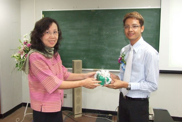 Mr.Pootorn Reungying, Product Specialist, Book Promotion & Services Co.Ltd.joinsthe 4th Medical Book Day activities on Presentation in”Plagiarism : not know or intention” issue.