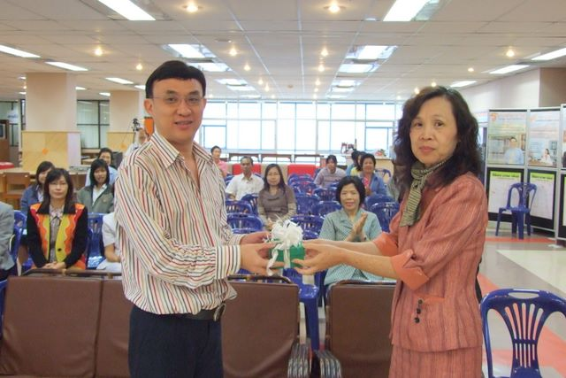 Dr.Chanatip Siripunyawong, President of The Society of Thai Hypnotist of Thailandjoins the 4th Medical Book Day Activities on presentation in”Mental Health Power Therapy” issue.