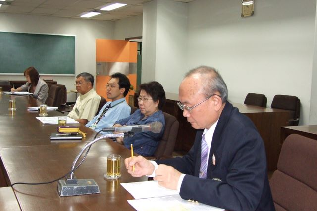 Assoc. Prof. Niwes Nantachit, Dean of Faculty of Medicine,CMU.and Administrative staffs visited Medical Library, CMU.The purpose of this visit is to meet,