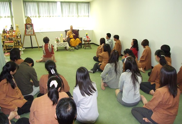 Medical Library, CMU cerebrates New Year Day by make merit in Buddhismin the morning along with small party among library’ personnels in the afternoon.