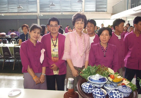 Medical Library,CMU.participadted inFaculty’s Songkran Festival Cerebration 2011and joined cultural food cooking contest.