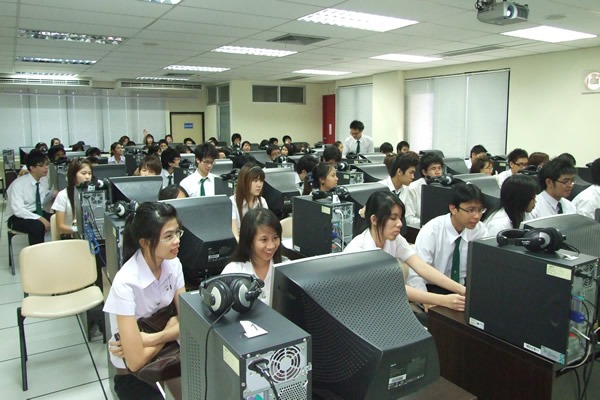Library orientation on “Online Services & Medical Databases Access”topic for 2nd year medical students.