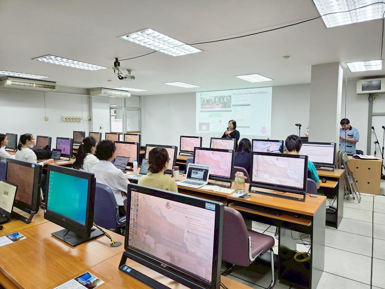 หัวหน้างาน เป็นวิทยากรบรรยาย เรื่อง การสืบค้นสารสนเทศ สำหรับนักศึกษาหลักสูตรระดับบัณฑิตศึกษา (หลักสูตรนานาชาติ) คณะพยาบาลศาสตร์